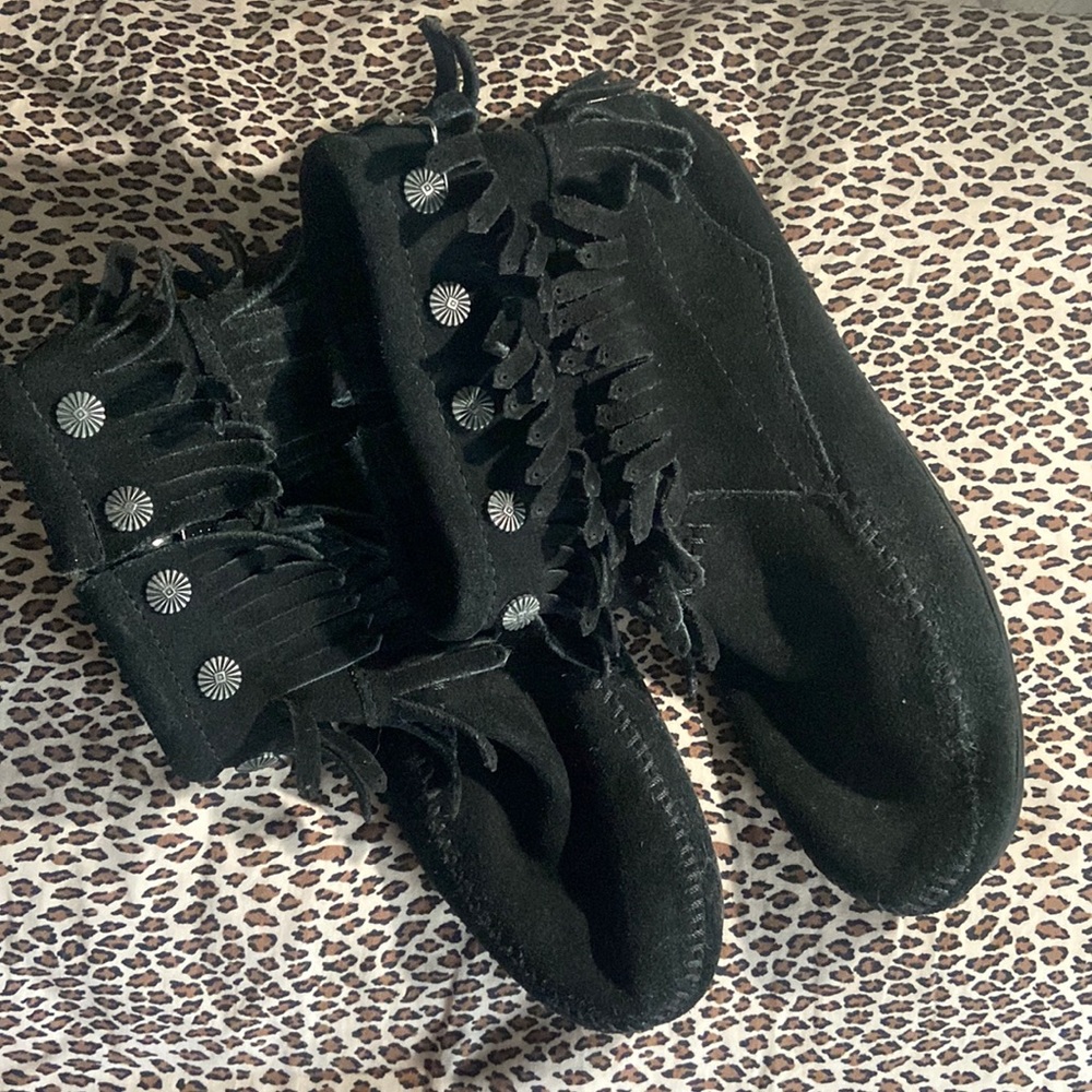 MINNETONKA Moccasins Fringed black suedes leather 8.5